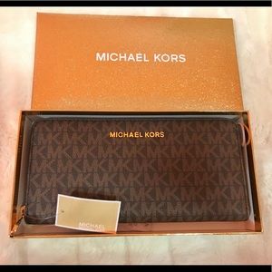 Michael Kors- Brown Monogram wallet!!